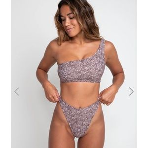 Skatie - Kelly Bottoms - Sundance XS